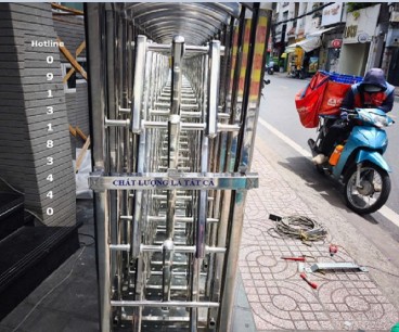 Cổng xếp kéo tay làm bằng inox Cổng xếp kéo tay làm bằng inox
